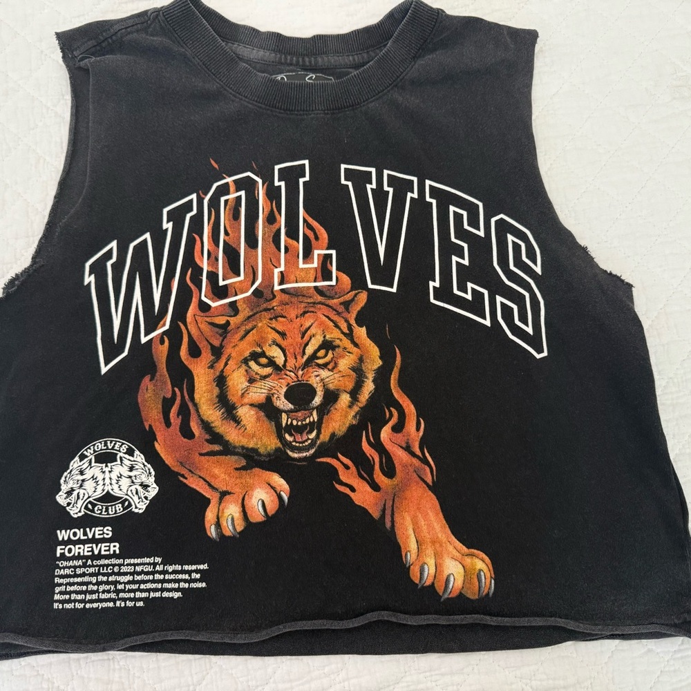 Darc Sport Wolves Graphic Black Crop Top